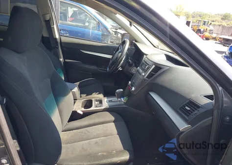 2013 Subaru Outback 2.5I Premium z USA, uszkodzony, nr VIN 4S4BRBCC9D3268979